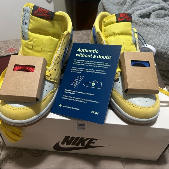 Travis Scott canary Jordan 1 low men’s size 10 woman’s 11.5 main image 14